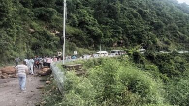 Photo of 17 घंटे से हो रही बारिश का कहर, हाईवे और सड़कें बाधित, केदारनाथ यात्रा छह घंटे रोकी