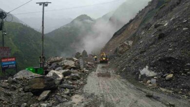 Photo of आपदा से थम गईं चारधाम यात्रा की रफ्तार