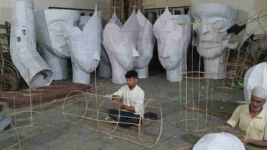 Photo of देहरादून में दशहरे की तैयारियां शुरू, असम से आए परिधानों से सजेगा रावण