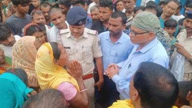 Photo of बिहार: मुंगेर में बाढ़ पीड़ितों का सड़क जाम, सहायता राशि की मांग को लेकर किया हंगामा