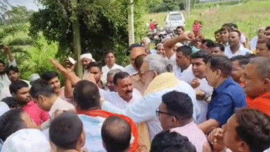 Photo of केंद्रीय मंत्री गिरिराज सिंह के सामने हंगामा, भाजपा जिलाध्यक्ष के गृह क्षेत्र में भारी विरोध