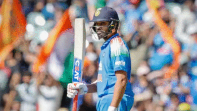 Photo of रोहित शर्मा ने अर्धशतक जड़ते ही रिकॉर्ड्स की लगाई झड़ी