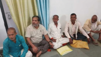 Photo of नामांकन रद्द होने के बाद निर्दलीय उम्मीदवार विश्वनाथ सिंह का धरना