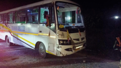 Photo of बेगूसराय में चुनाव ड्यूटी में लगे सुरक्षाबलों के बस पर भीड़ का हमला