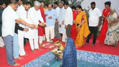 Photo of सीएम नीतीश ने भगवान सूर्य को दिया अर्घ्य, बिहार के घाटों पर उमड़ी भीड़