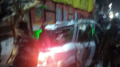 Photo of ऋषिकेश: रेलवे फाटक के पास हादसा, खड़े ट्रक से टकराई हरिद्वार से आ रही तेज रफ्तार कार