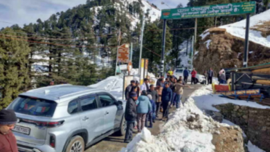 Photo of चकराता: लोखंडी में फंसे 80 पर्यटक सकुशल निकले बाहर