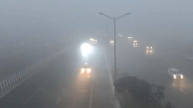 Photo of दिल्ली में गलन वाली ठंड!: गुरुग्राम पर घने कोहरे का कहर, विजिबिलिटी बेहद कम