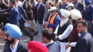Photo of पंजाब में नशे के खिलाफ गर्वनर के साथ दिखें डेरा ब्यास प्रमुख, कर रहे पैदल यात्रा