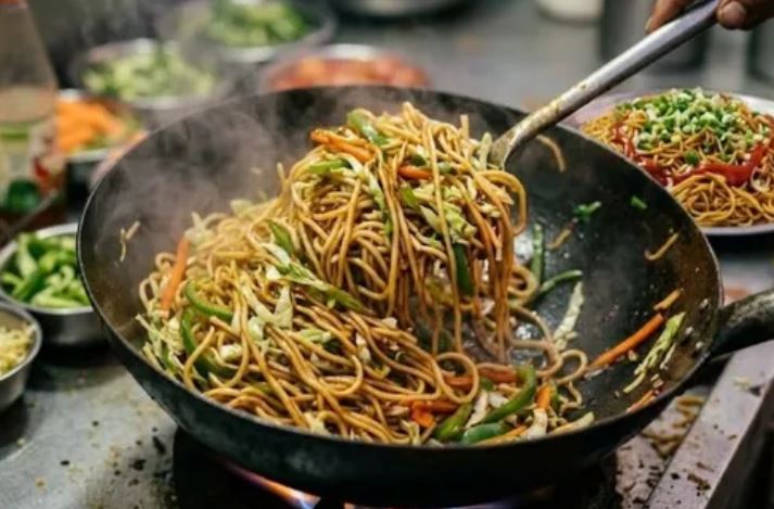 Photo of घर पर बनाएं चटपटी ‘स्ट्रीट स्टाइल चाऊमीन’