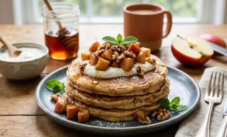 Photo of नाश्ते में खाने के लिए कुछ हेल्दी ढूंढ रहे हैं? मिनटों में तैयार करें एप्पल योगर्ट पैनकेक