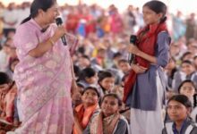 Photo of दुर्गा अष्टमी पर दिल्ली सरकार का बेटियों को उपहार, सीएम रेखा ने 1100 छात्राओं को बांटी साइकिल