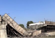 Photo of घोघरी नदी पर बन रहे निर्माणाधीन पुल के गिरने का मामला, तीन इंजीनियर सस्पेंड