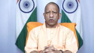 Photo of  ‘श्रम कानूनों का पालन करें औद्योगिक इकाईयां’, सीएम योगी बोले- श्रमिक हितों से समझौता स्वीकार्य नहीं