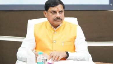Photo of अधिकारी की हरकत पर CM मोहन का फूटा गुस्सा, एयरपोर्ट जाते वक्त रूकवाया काफिला