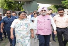Photo of उपराज्यपाल संधू, सीएम रेखा मानसून की तैयारियों की समीक्षा के लिए वासुदेव घाट पहुंचे