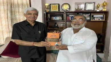 Photo of संविधान विशेषज्ञ राम नारायण यादव से मिले समाजसेवी आसिफ़ नूर क़ुरैशी