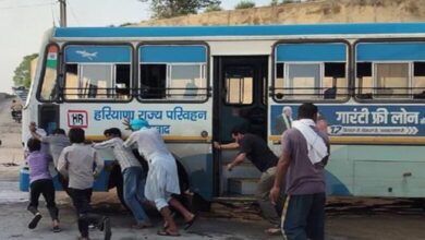 Photo of रेलवे अंडरब्रिज के पानी में फंसी हरियाणा रोडवेज की बस, 50 यात्रियों की अटकी सांसें