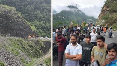 Photo of बाजपुर में भूस्खलन से बदरीनाथ हाईवे बंद, पहाड़ी दरकने से सिमली-ग्वालदम NH भी ठप